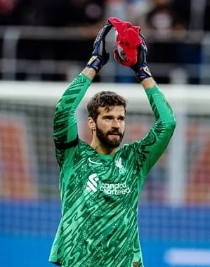 Alisson Becker nguy cơ vắng mặt ở trận đấu tới của Liverpool