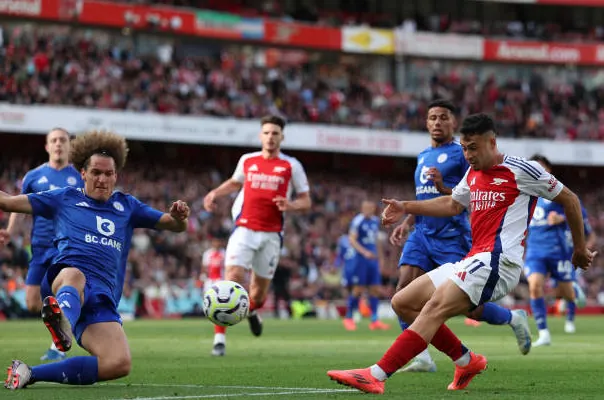 Arsenal 4-2 Leicester - Phút bù giờ khó tin