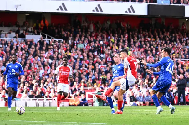 Arsenal 4-2 Leicester - Phút bù giờ khó tin