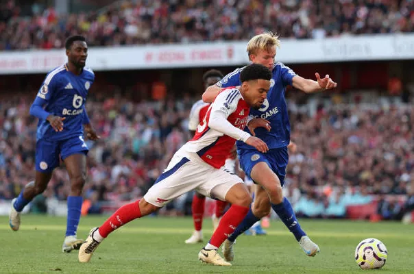 Arsenal 4-2 Leicester - Phút bù giờ khó tin