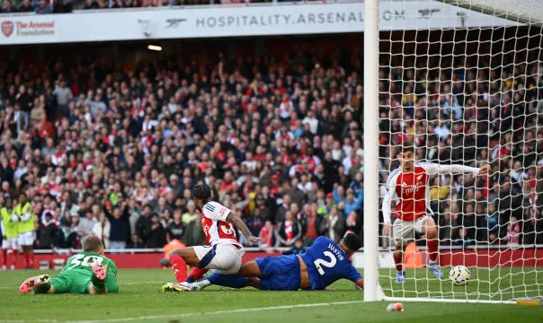 Arsenal 4-2 Leicester - Phút bù giờ khó tin