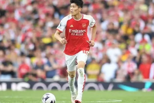 Arsenal chốt giá bán Takehiro Tomiyasu