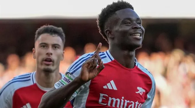 HLV Mikel Arteta đưa Bukayo Saka lên mây