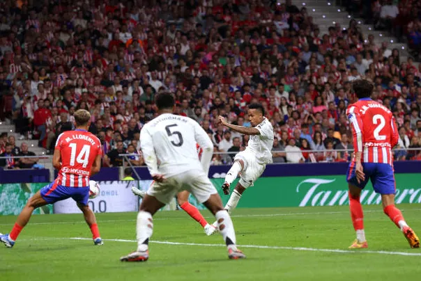 Atletico 1-1 Real Madrid - Cầm vàng lại để vàng rơi