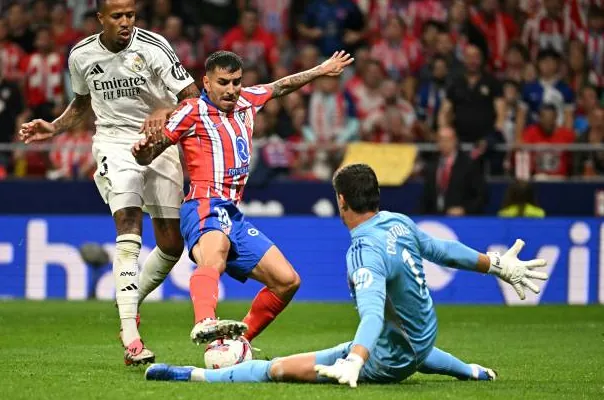 Atletico 1-1 Real Madrid - Cầm vàng lại để vàng rơi