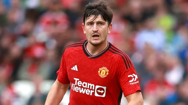 MU thay bộ đôi Harry Maguire và Noussair Mazraoui ngay đầu hiệp 2