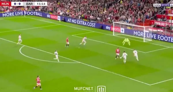 CĐV MU đưa Marcus Rashford lên mây