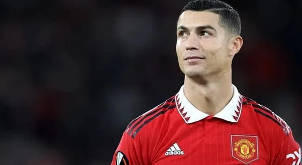 Cristiano Ronaldo được khuyên trở lại MU để sửa chữa lỗi lầm