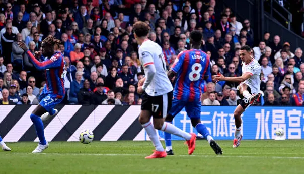 Crystal Palace 0-1 Liverpool - Củng cố ngôi đầu