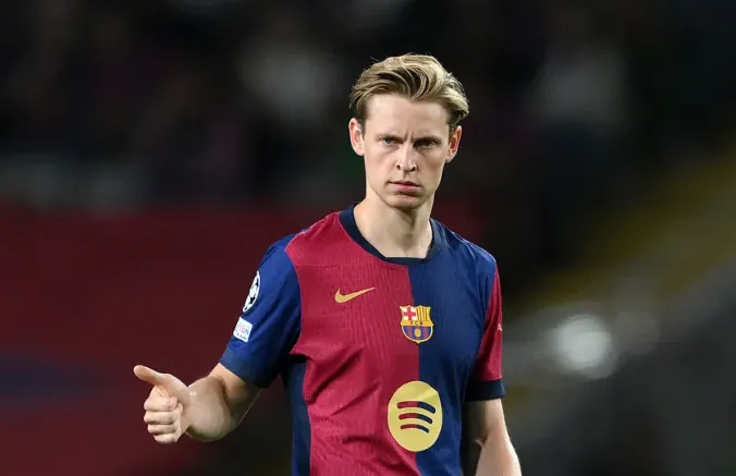 De Jong choáng ngợp trước sự chào đón của CĐV Barca