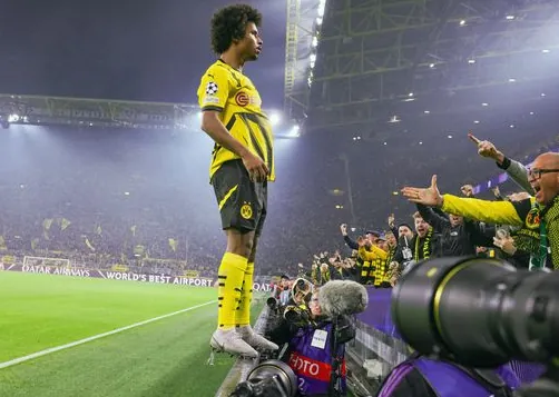 Dortmund thắng kỷ lục ở sân chơi Champions League