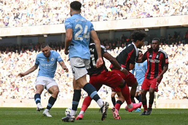 Haaland lại tịt ngòi, Man City thắng nhọc Fulham