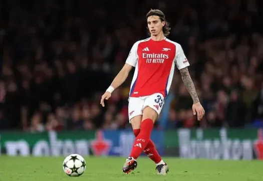 Huyền thoại Arsenal đưa Riccardo Calafiori lên mây