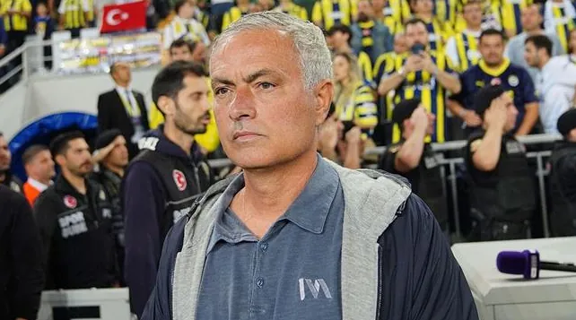 Jose Mourinho bị phạt vì bỏ họp báo ở Thổ Nhĩ Kỳ