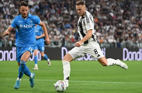 Juventus 0-0 Napoli: Conte mất ngôi đầu