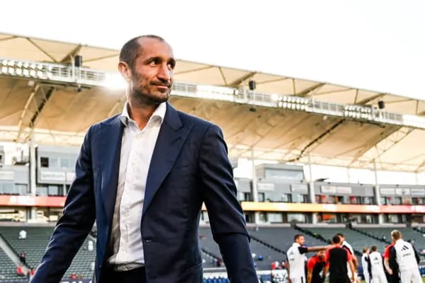 Juventus xác nhận sự trở lại của huyền thoại Chiellini