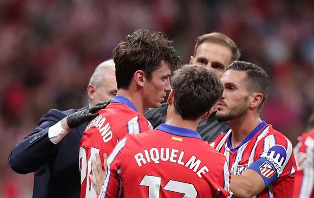 Hậu vệ Atletico Madrid chấn thương sọ não sau trận derby