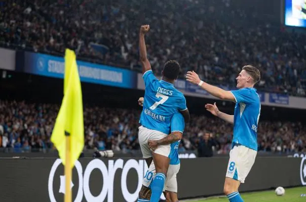 Lukaku bùng nổ, Napoli xây chắc ngôi đầu Serie A