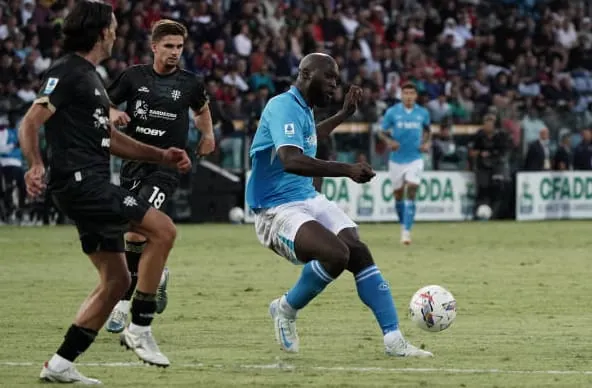 Lukaku lại tỏa sáng, Napoli thắng trận thứ 3 liên tiếp