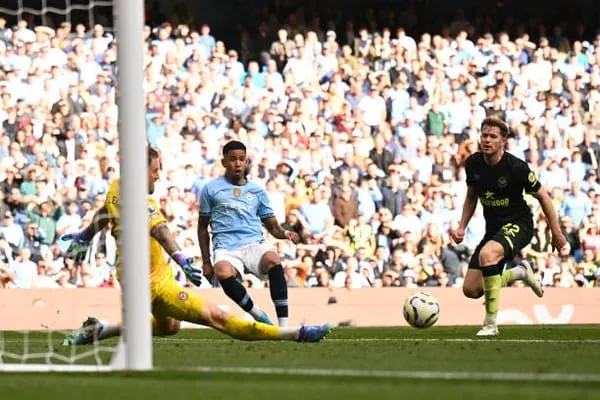 Man City 2-1 Brentford: Không thể cản ‘quái vật’