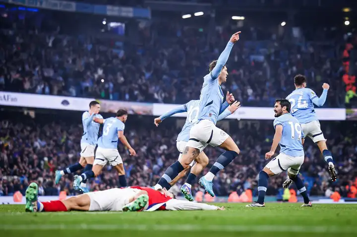 Phân tích Man City 2-2 Arsenal: Pep Guardiola đã “nghĩ ít” tới mức kỳ quặc