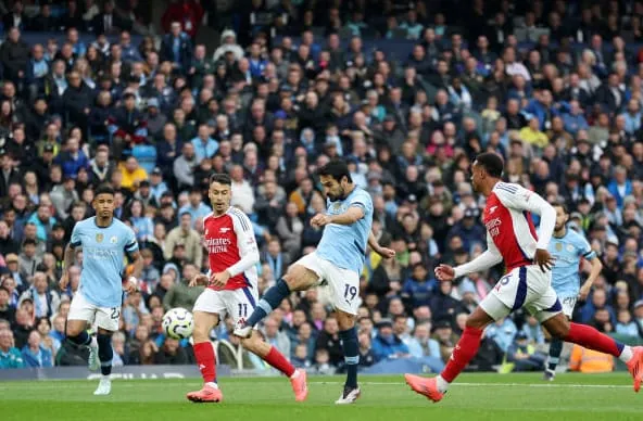 Man City 2-2 Arsenal: Vàng rơi phút 98