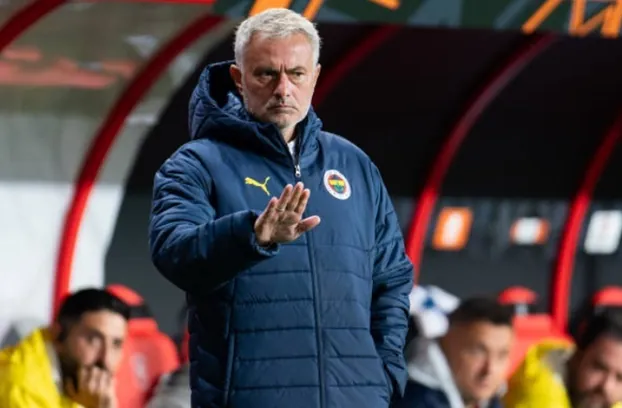 Mourinho nhắc tên MU sau trận hòa Twente