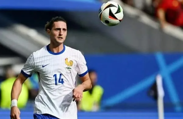 Người đại diện của Adrien Rabiot bị chỉ trích dữ dội