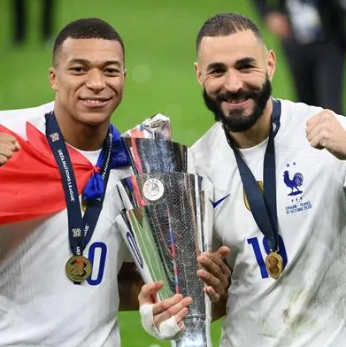 Patrice Evra đánh giá đẳng cấp Kylian Mbappe chỉ ngang mắt cá chân Benzema