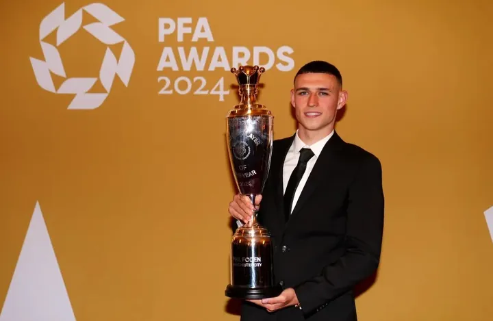 Pep Guardiola bênh vực Phil Foden