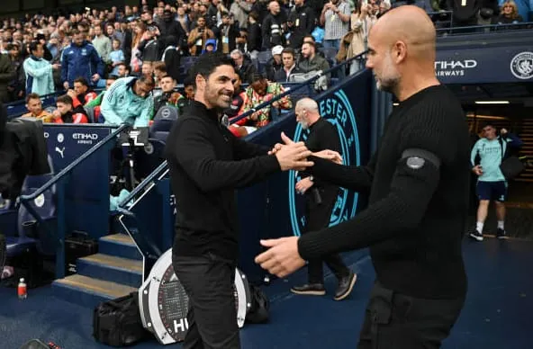 Pep Guardiola ngầm mỉa mai Mikel Arteta