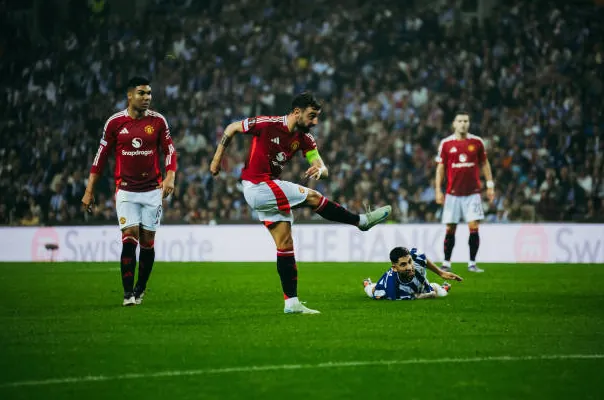 Porto 3-3 Man Utd - Công làm, thủ phá