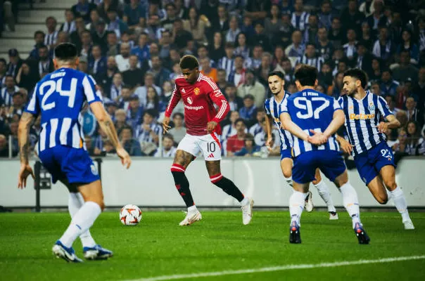 Porto 3-3 Man Utd - Công làm, thủ phá