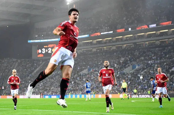 Porto 3-3 Man Utd - Công làm, thủ phá