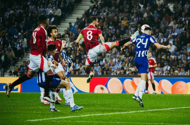 Porto 3-3 Man Utd - Công làm, thủ phá