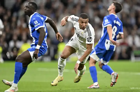 Real Madrid 3-2 Alaves: Không thể ngăn cản Mbappe