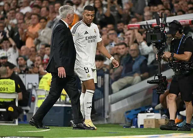 Real Madrid báo tin xấu về Mbappe