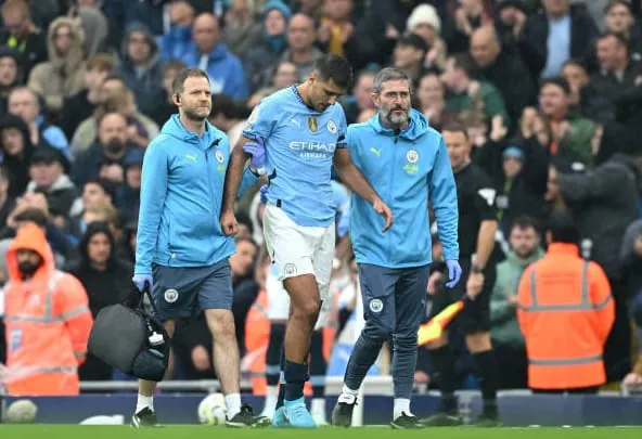 Rodri ôm gối đau đớn, Man City lâm nguy