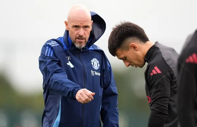 Ten Hag tự tin về khả năng giữ ghế ở Man United