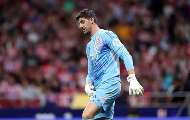 Thibaut Courtois chấn thương sau trận derby Madrid