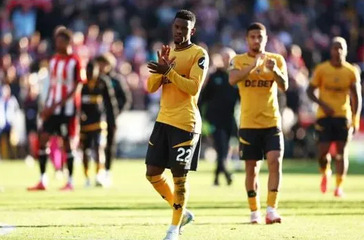 HLV Wolves lo bị sa thải sau trận thua 3-5 trước Brentford