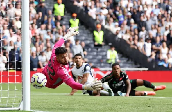 Tottenham 0-1 Arsenal: Khác biệt từ bóng chết