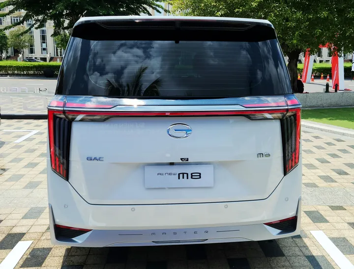 Chi tiết GAC M8 - MPV Trung Quốc cạnh tranh với Carnival, Viloran