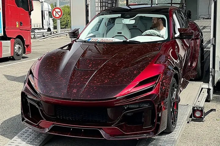 Pugnator - bản độ Ferrari Purosangue hầm hố của Mansory